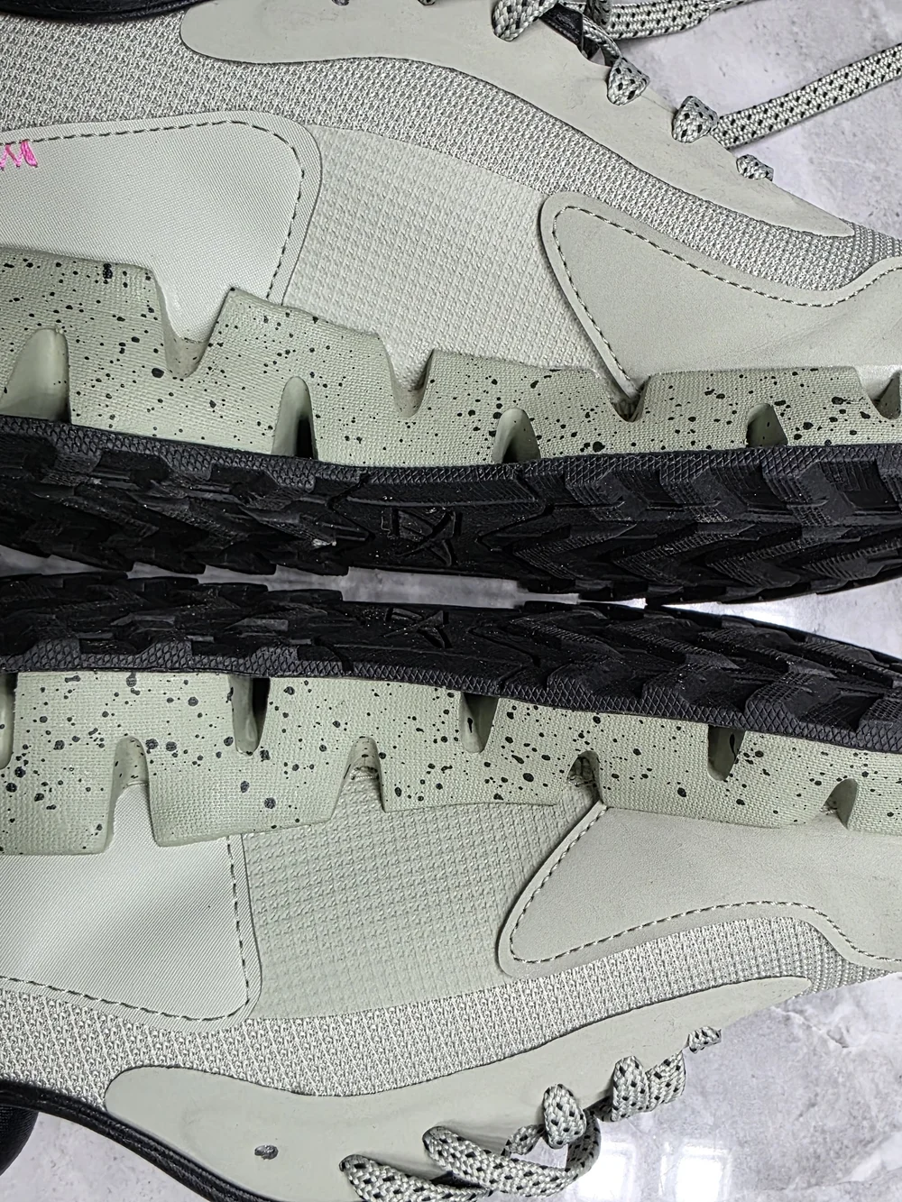Reebok Women's Light Gray & Pink Zig DYNAMIC Trax Runner